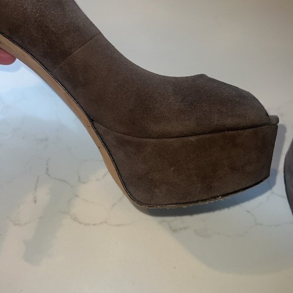 Brian Atwood Blayne Heels - Picture 10 of 16